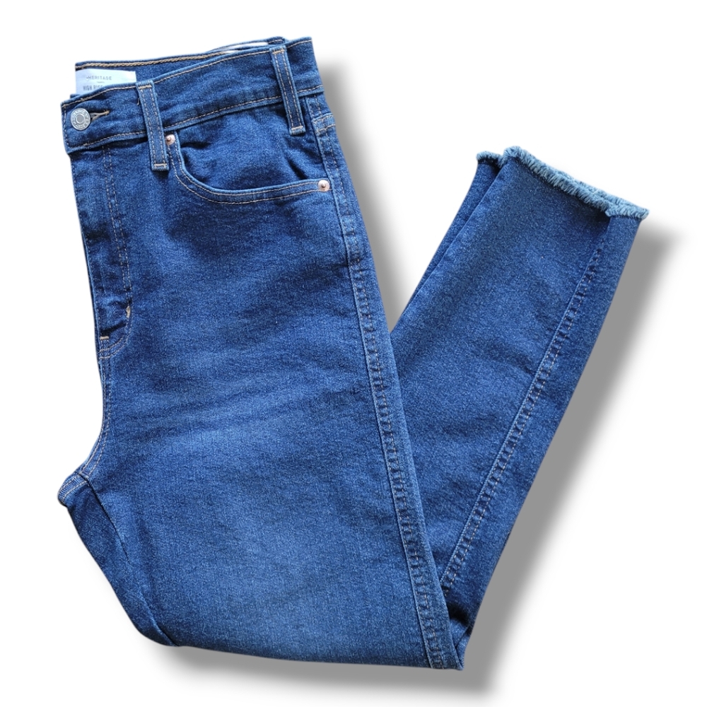 Signature Levi Strauss. Heritage High Rise Skinny Raw Edge Cuffs. Size 10